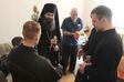 Фото. Владивосток. 7 января 2013 года, в Рождество Христово, епископ Иннокентий, священники и прихожане Успенского храма навестили пациентов хирургического отделения Городской клинической больницы № 1