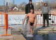 Фото. Владивосток. 18-19 января 2013 года. Купание в Крещенских купелях, освящение водоемов и святой воды