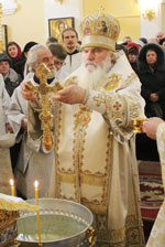Фото. Владивосток. 19 января 2013 года, в праздник Крещения Господня, митрополит Владивостокский и Приморский Вениамин совершил в Покровском кафедральном соборе Божественную литургию и чин Великого освящения воды