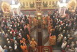 Сотни прихожан пришли на стояние в Покровский кафедральный собор