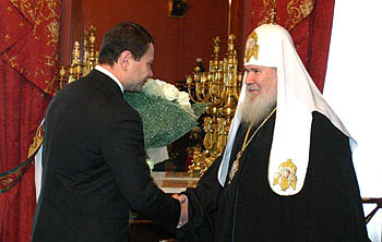 Состоялась встреча Святейшего Патриарха с мэром  г. Владивостока В. В. Николаевым 