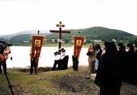 Установка креста на о. Русский