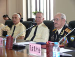 Фото. Суйфэньхэ, представители Совета ветеранов на встрече с г-ном Э Джунци
