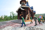 Фото, крестный ход подходит к храму Георгия Победоносца