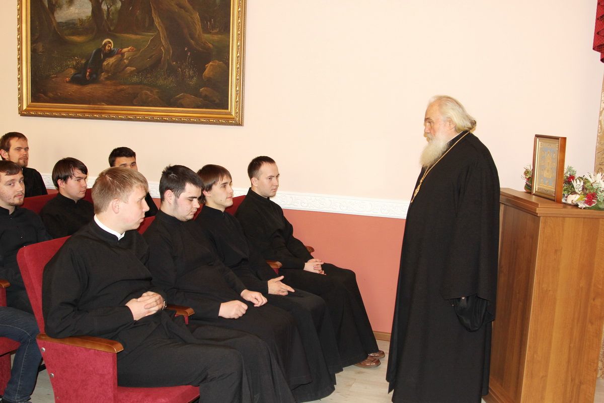 Делегация РПЦЗ встретилась со студентами Духовного училища и общественностью Владивостока