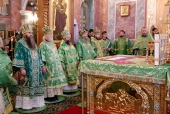 В день памяти преподобного Серафима Саровского сонм архиереев совершил Божественную литургию в Серафимо-Дивеевском монастыре