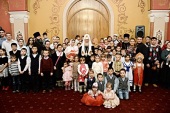 В праздник Рождества Христова Святейший Патриарх Кирилл встретился с многодетными семьями