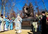 Монумент в память восстановления единства внутри Русской Православной Церкви освящен в США