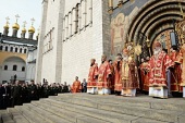 В понедельник Светлой седмицы Святейший Патриарх Кирилл совершил Литургию в Успенском соборе Московского Кремля
