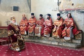В день памяти святых жен-мироносиц митрополит Истринский Арсений совершил Литургию в Успенском соборе Московского Кремля