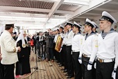 Святейший Патриарх Кирилл посетил учебное парусное судно «Мир» в Архангельске