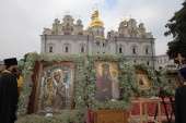 Чудотворным иконам Богородицы, принесенным из разных городов Украины в Киево-Печерскую лавру в День Крещения Руси, поклонилось более 100 тысяч верующих