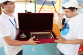 Участники II Международного межрелигиозного молодежного форума передали памятные подарки Предстоятелю Русской Церкви