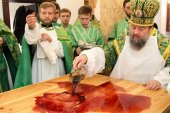 В Луганске совершено первое после прекращения обстрелов освящение храма