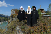 Святейший Патриарх Кирилл посетил Архиерейское подворье в честь святителя Макария (Невского) на реке Катунь