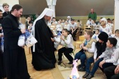 Митрополит Киевский Онуфрий посетил детский дом при Банченском монастыре