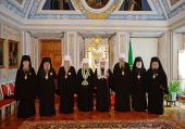Святейший Патриарх Кирилл вручил церковные ряду архиереев, отмечающих в этом году юбилейные даты