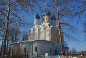 Митрополит Крутицкий Ювеналий совершил великое освящение Никольского храма в подмосковном селе Батюшково