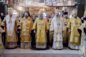 Представители Константинопольской и Румынской Православных Церквей совершили Литургию в Киево-Печерской лавре
