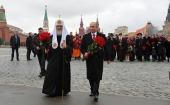 Президент России В.В. Путин и Святейший Патриарх Кирилл возложили цветы к памятнику Кузьме Минину и Дмитрию Пожарскому на Красной площади