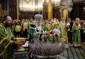 В канун праздника Входа Господня в Иерусалим Святейший Патриарх Кирилл совершил всенощное бдение в Храме Христа Спасителя