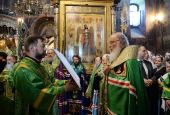 Святейший Патриарх Кирилл совершил малую вечерню с чтением акафиста у раки с честными мощами преподобного Сергия