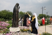 В Курчатове открыт памятник преподобному Серафиму Саровскому