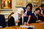 Святейший Патриарх Кирилл принял участие в церемонии гашения художественной почтовой марки «1000 лет присутствия русских на Святой Горе Афон»