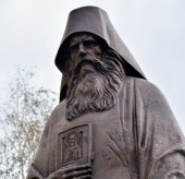 Памятник преподобному Силуану Афонскому установлен на его родине ? в селе Шовское Липецкой области