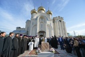 Святейший Патриарх Кирилл освятил закладной камень в основание нового здания Владимирской школы в Бишкеке