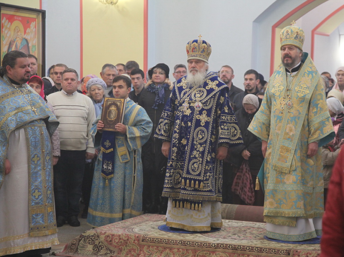 Празднование Казанской иконе в епархиях митрополии
