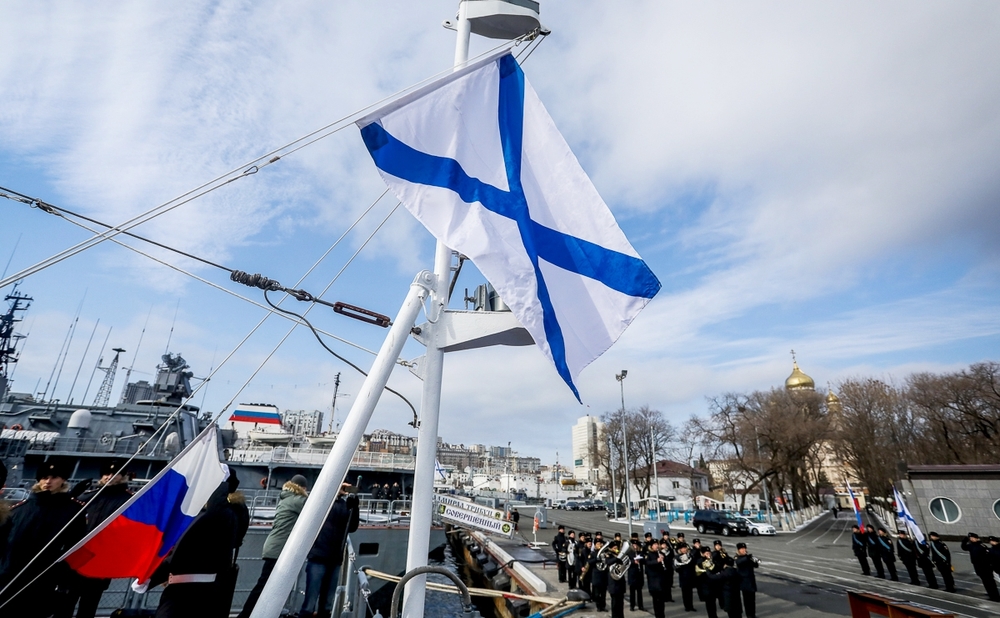 Андреевский флаг освящен и поднят на корвете ТОФ