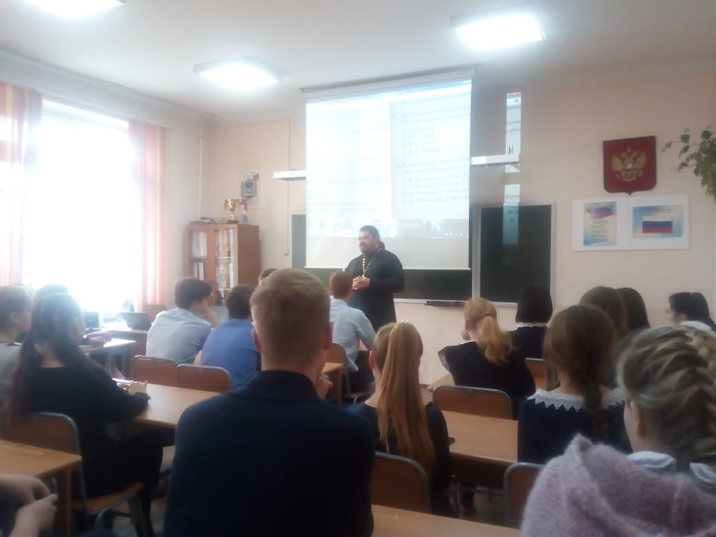 Иерей Виталий Шаркеев провел лекцию для учащихся о семье и целомудрии