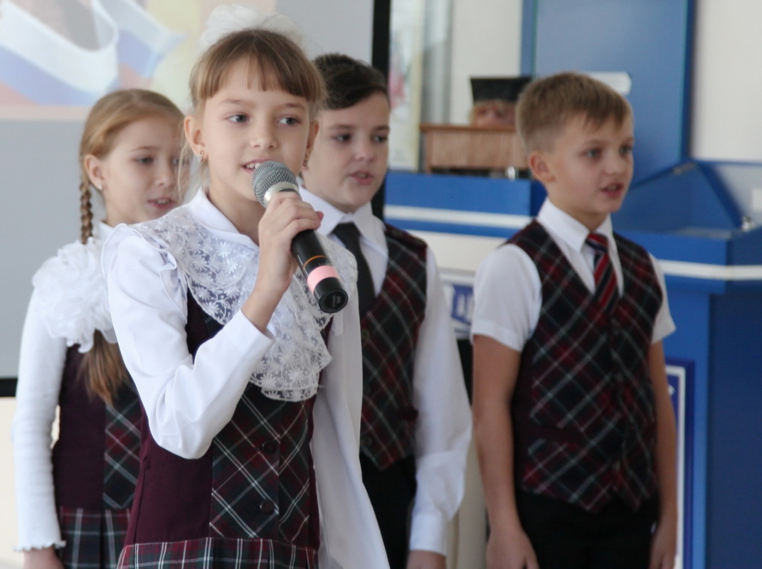 Видео выступлений школьников на конкурсе «Герои Отечества» в Арсеньеве (часть 1)
