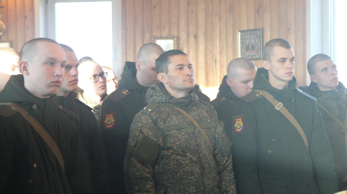 В день памяти святителя Николая епископ Гурий совершил богослужение в военной части №64845  с. Старосысоевка (+ Фото)
