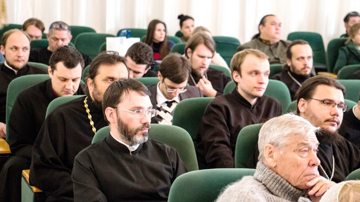Представитель Арсеньевской епархии принял участие в научно-богословской конференции о том, как уберечь молодёжь от опасностей неоязычества в Хабаровской духовной семинарии
