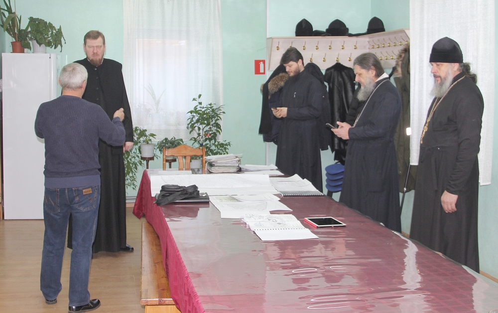 Митрополит  Владимир провел совещание в Покровском приходе