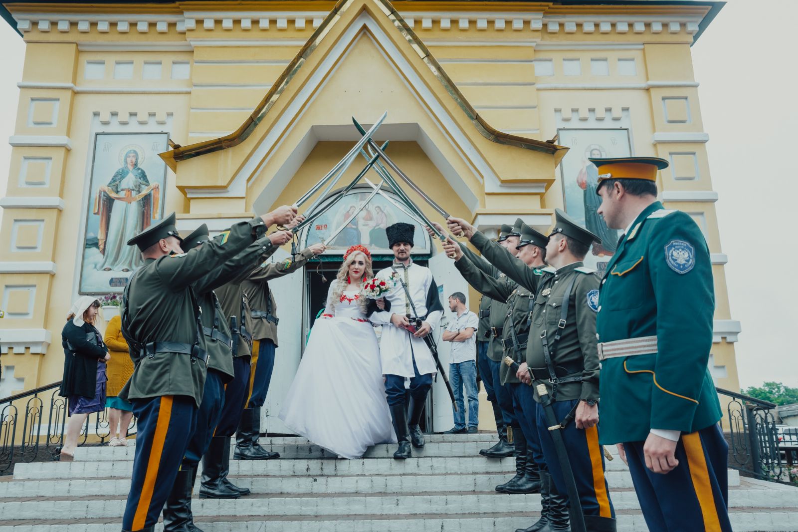 Духовник Уссурийской станицы совершил Таинство венчания в казачьей семье