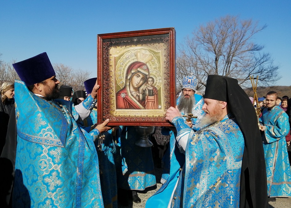 Епископ Уссурийский Иннокентий совершил литургию в Казанском женском монастыре