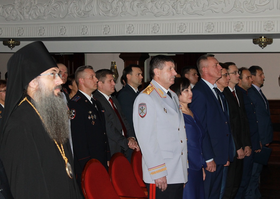 Епископ Уссурийский Иннокентий посетил торжественное собрание в честь дня работников органов внутренних дел