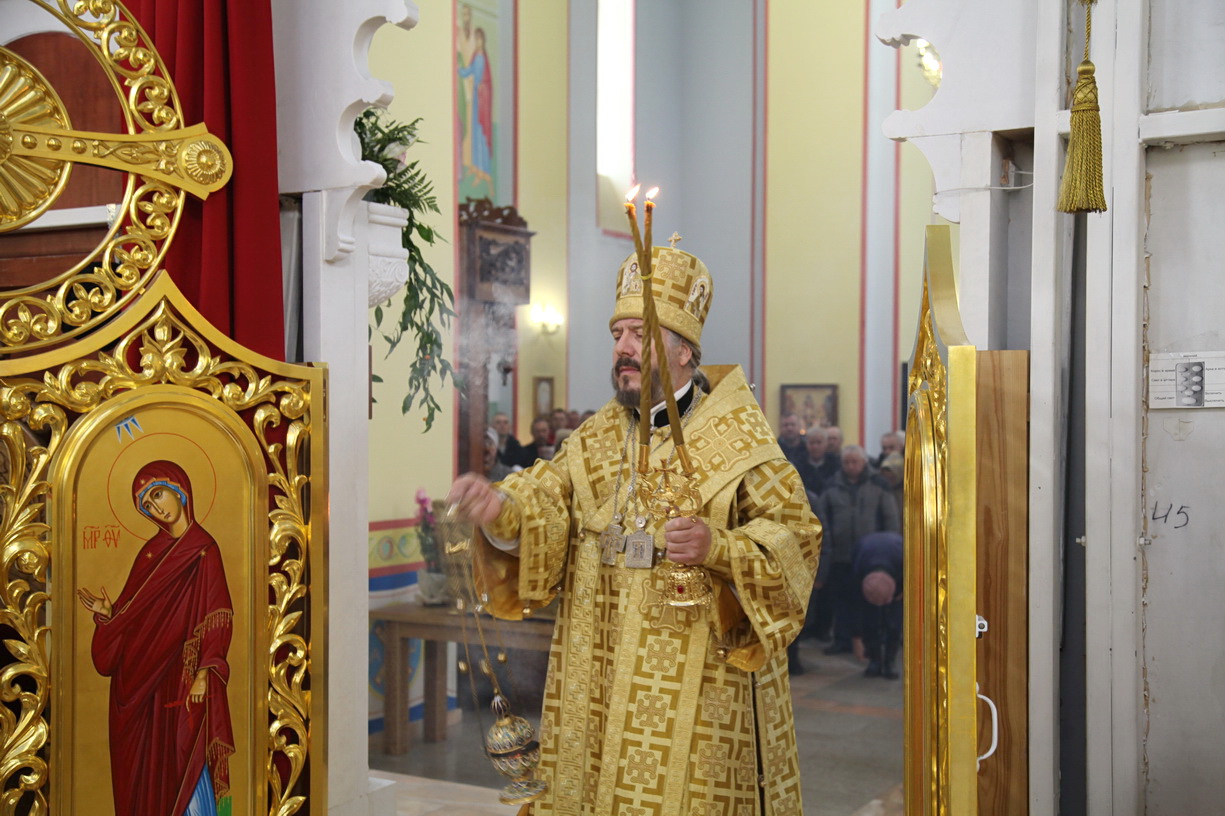 В неделю 21-ю по Пятидесятнице епископ Находкинский и Преображенский Николай совершил Божественную литургию в Казанском Кафедральном соборе г. Находки.