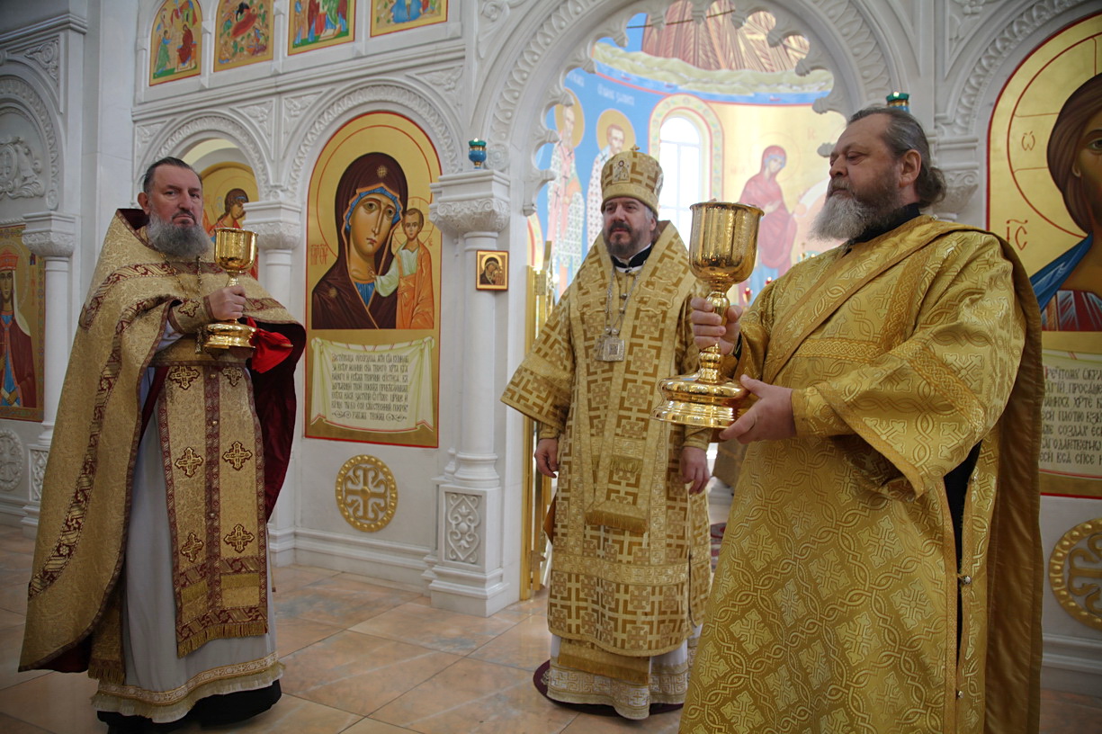 В неделю 22-ю по Пятидесятнице епископ Находкинский и Преображенский Николай совершил Божественную литургию в Казанском Кафедральном соборе г. Находки.