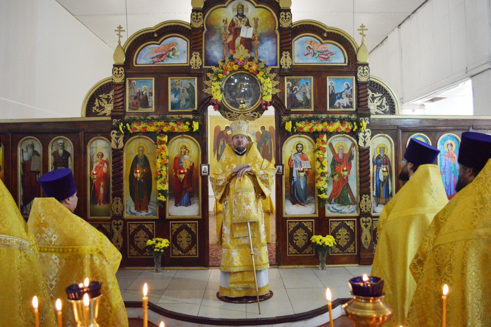 Глава Приморской митрополии совершил литургию в день престольного праздника в храме святого апостола Андрея Первозванного города Владивостока