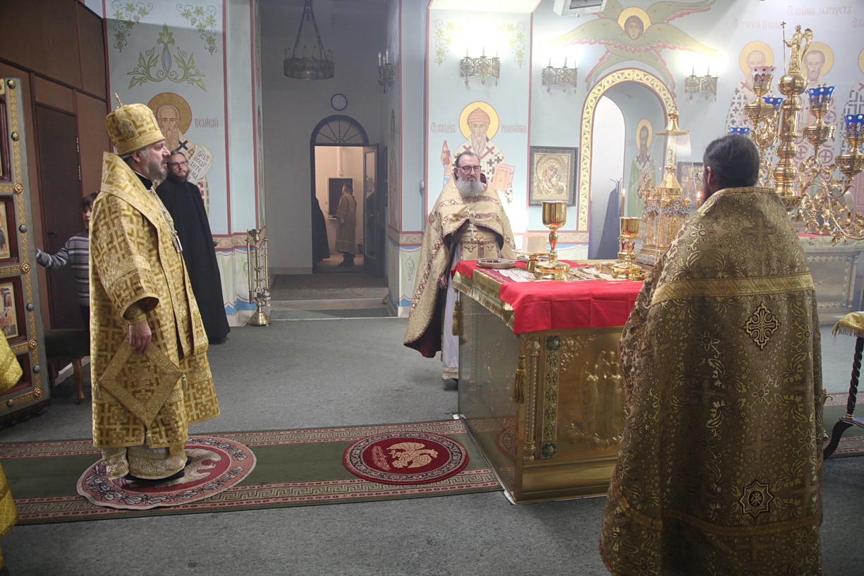 В неделю 24-ю по Пятидесятнице епископ Находкинский и Преображенский Николай совершил Божественную литургию в Казанском Кафедральном соборе г. Находки.