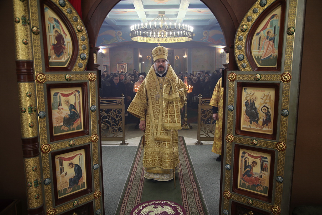 В неделю 26-ю по Пятидесятнице епископ Находкинский и Преображенский Николай совершил Божественную литургию в Казанском Кафедральном соборе г. Находки.
