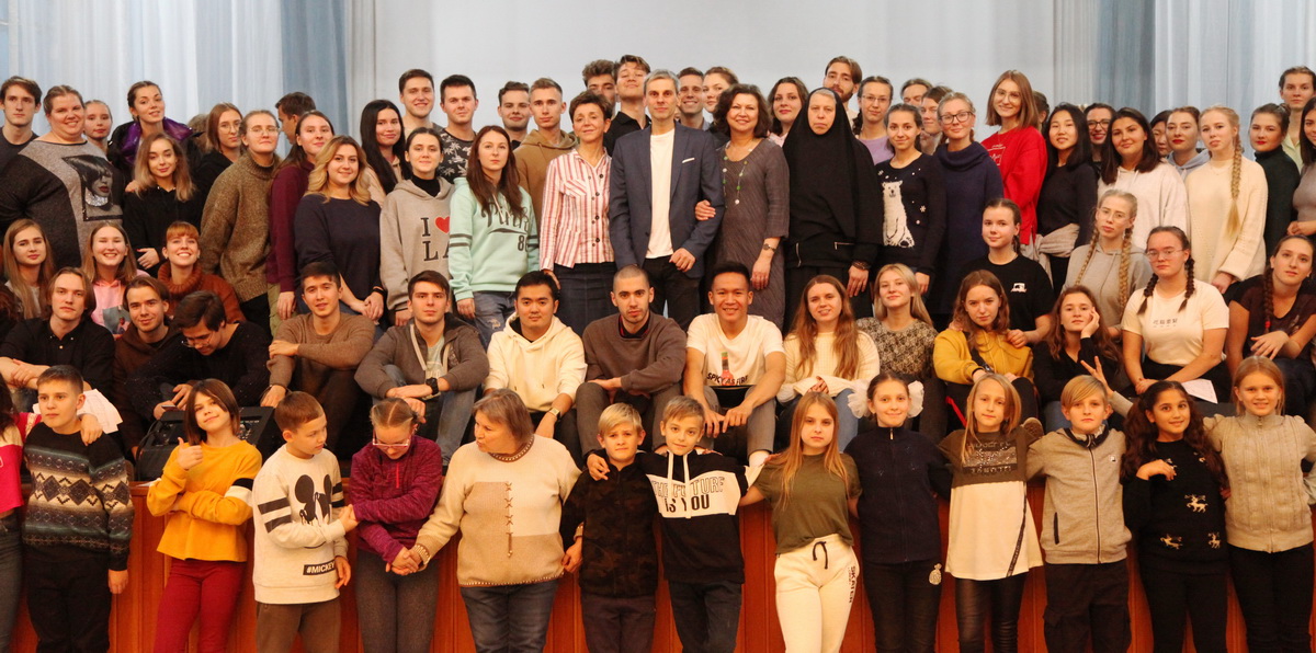 Специалисты из Москвы и Владивостока провели мастер-класс по хоровому пению (+ Фото)