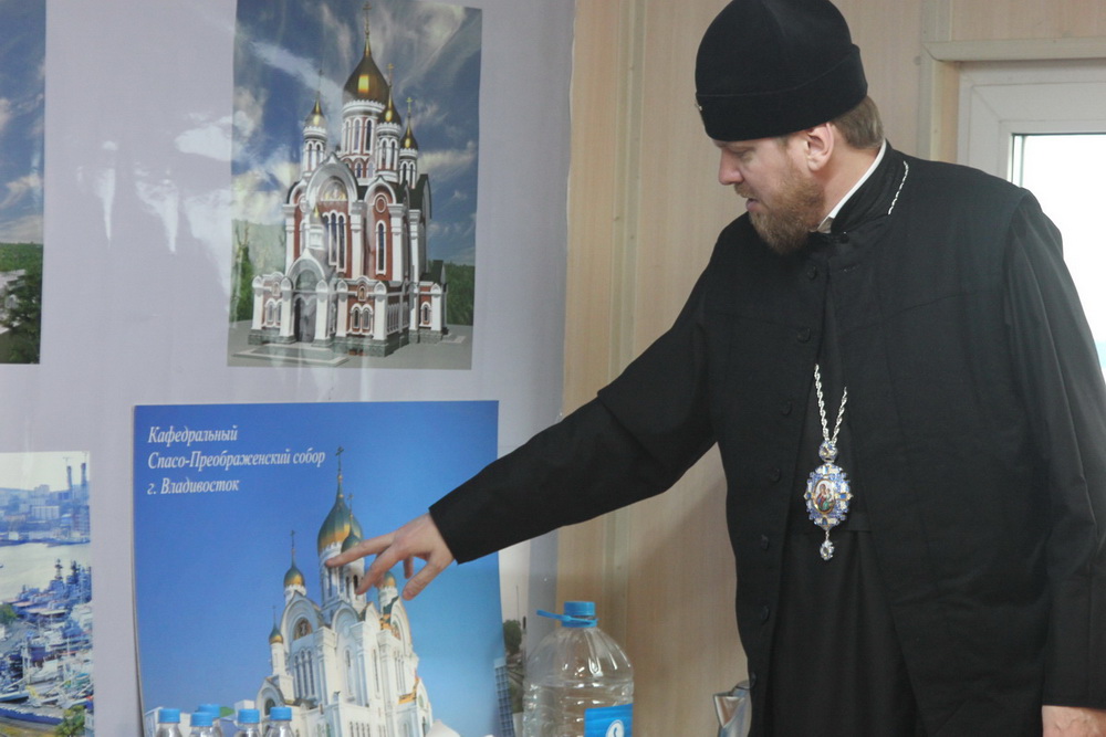 Владыка Владимир и врио вице-губернатора О. Мельников обсудили строительство Преображенского собора