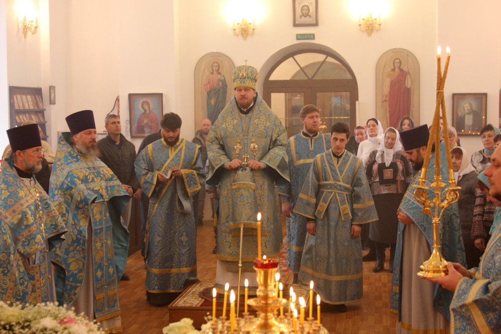 В праздник Сретения Господня митрополит Владимир совершил Божественную литургию в Покровском храме 