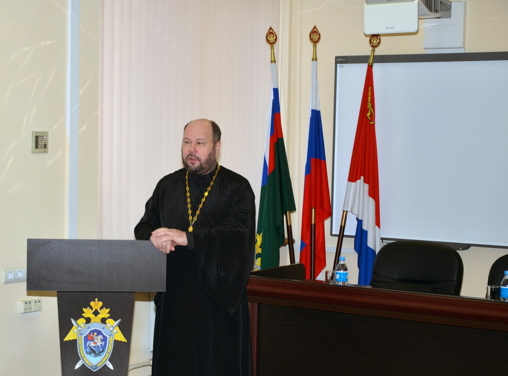 Состоялась встреча сотрудников следственного управления со священником Владивостокской Епархии 
