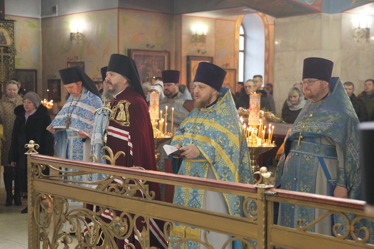 Епископ Находкинский и Преображенский Николай совершил Божественную литургию в Казанском кафедральном соборе